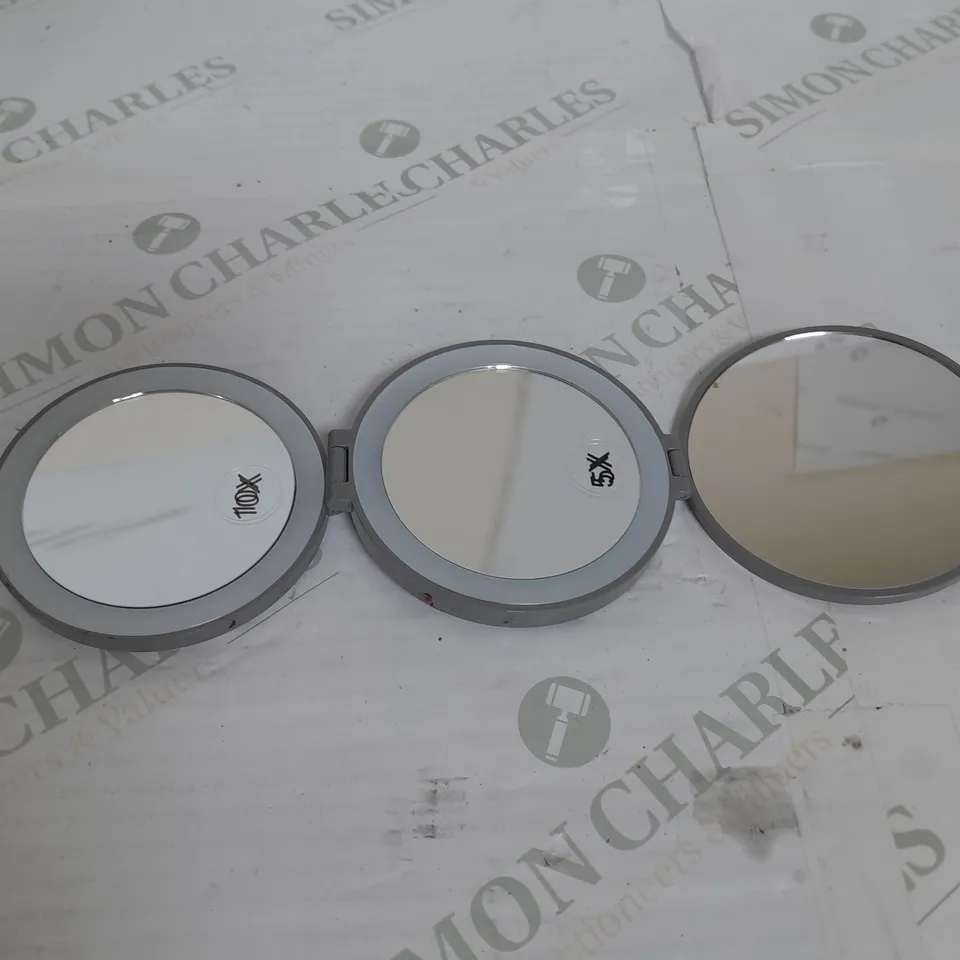 SIMPLY BEAUTY MAKEUP FOLDING MIRROR IN GREY LEAPORD PRINT