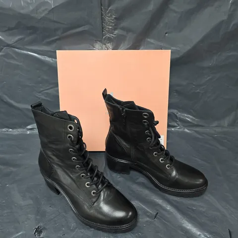 BOXED PAIR OF MODA IN PELLE BELLZIE BLACK LEATHER LACE UP LEATHER ANKLE BOOT SIZE 40