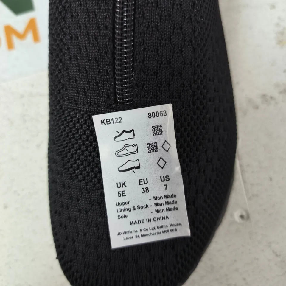 CUSHION-WALK BLACK KNIT SLIP-ON SHOES – UK 5 (EU 38) MENS