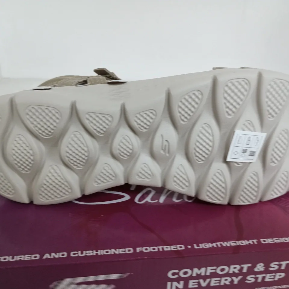 SKECHERS FLEX SANDAL SIZE 7