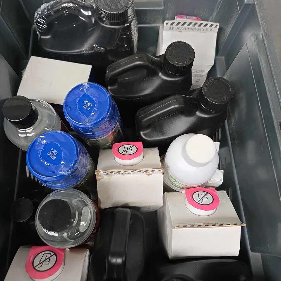 APPROXIMATELY 10 ASSORTED HOUSEHOLD ITEMS TO INCLUDE WASHING UP LIQUID, EPOXY RESIN, CLEANING SPRAY ETC