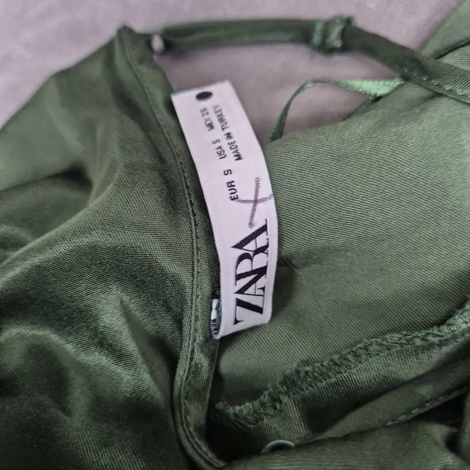 ZARA SATIN GREEN RUCHED DRESS – WOMEN'S UK SIZE S (US S)