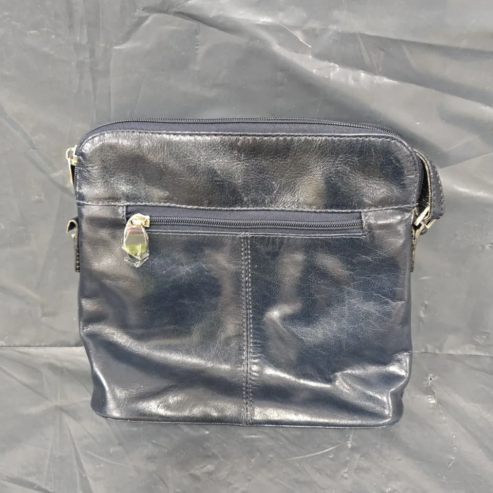 OUTLET ASHWOOD LAYLA LEATHER CROSSBODY