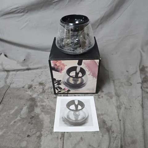 MAKE UP BRUSH CLEANER, CLEAN AND DRY MAKE UP BRUSHES IN SECONDS. BOXED