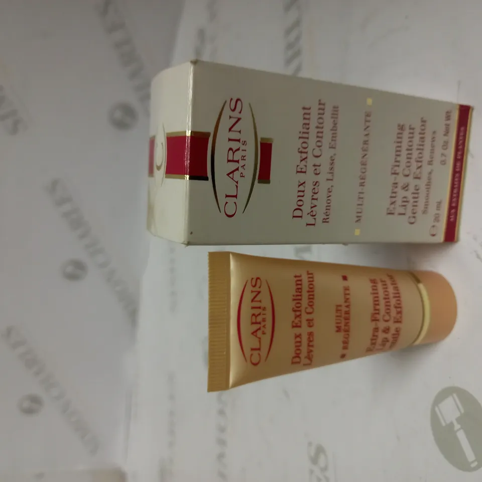 CLARINS EXTRA-FIRMING LIP AND CONTOUR GENTLE EXFOLIATOR