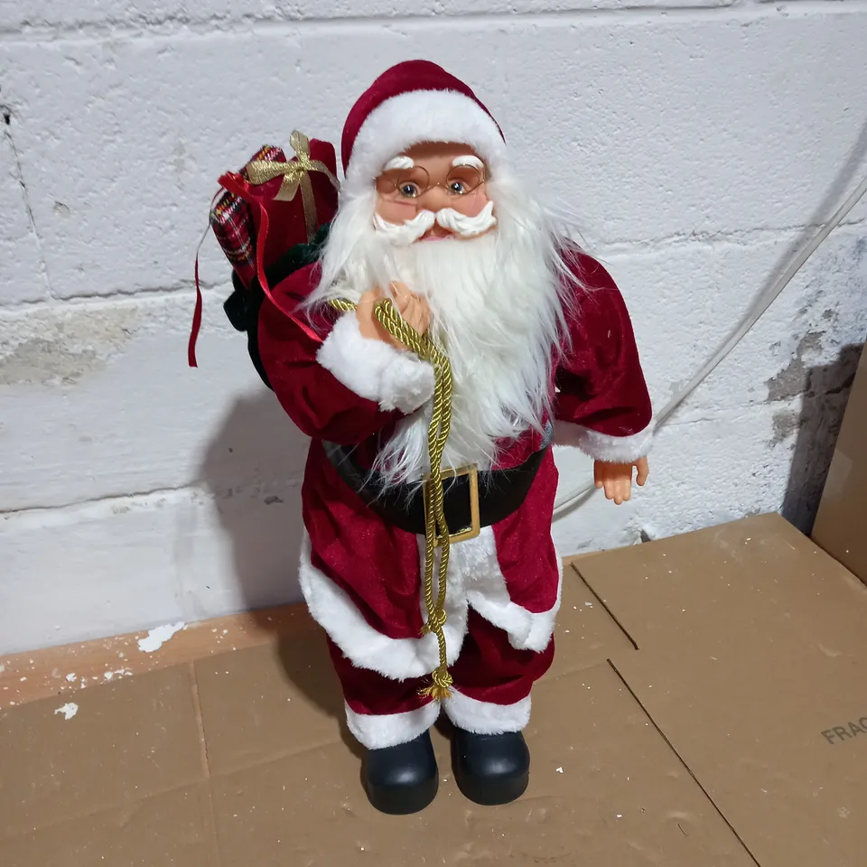  FESTIVE LIGHT UP TRADITIONAL STANDING SANTA