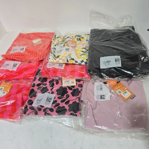 LOT OF APPROXIMATELY 20 ASSORTED BRAND NEW REGATTA AND DARE2BE CLOTHING ITEMS