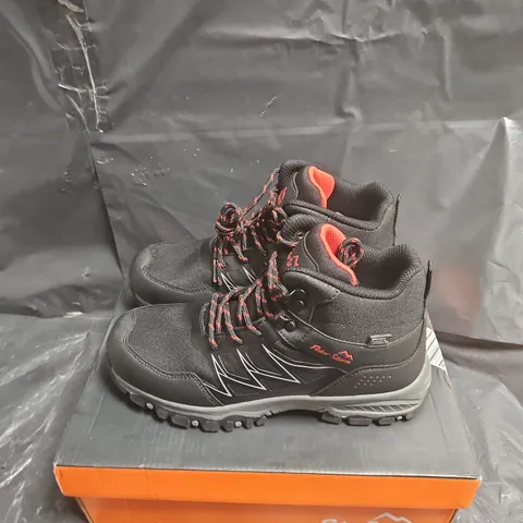 PETER STORM MEN'S HIKING BOOTS β BLACK/GRAY WITH RED INTERIOR UK SIZE 4