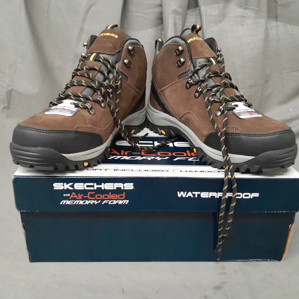 BOXED PAIR OF SKECHERS WATERPROOF ANKLE BOOTS IN BROWN UK SIZE 10.5