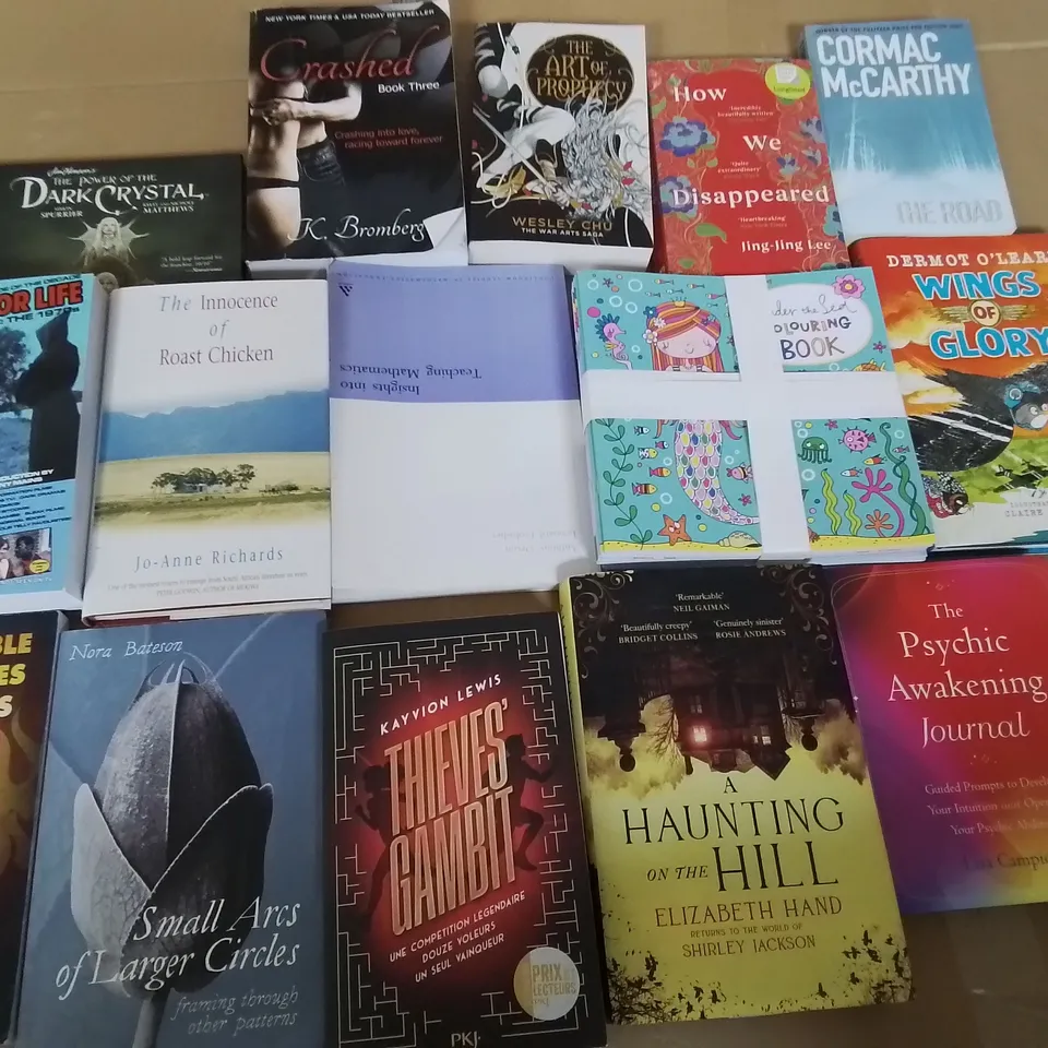 LARGE QUANTITY OF ASSORTED BOOKS TO INCLUDE A HAUNTING HILL, KOREAN STORIES, WOMEN HOLDING THINGS AND THIEVES GAMBIT