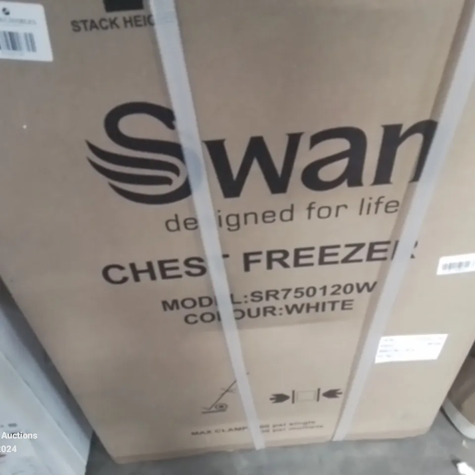 BOXED SWAN SR750120W 99L CHEST FREEZER - WHITE