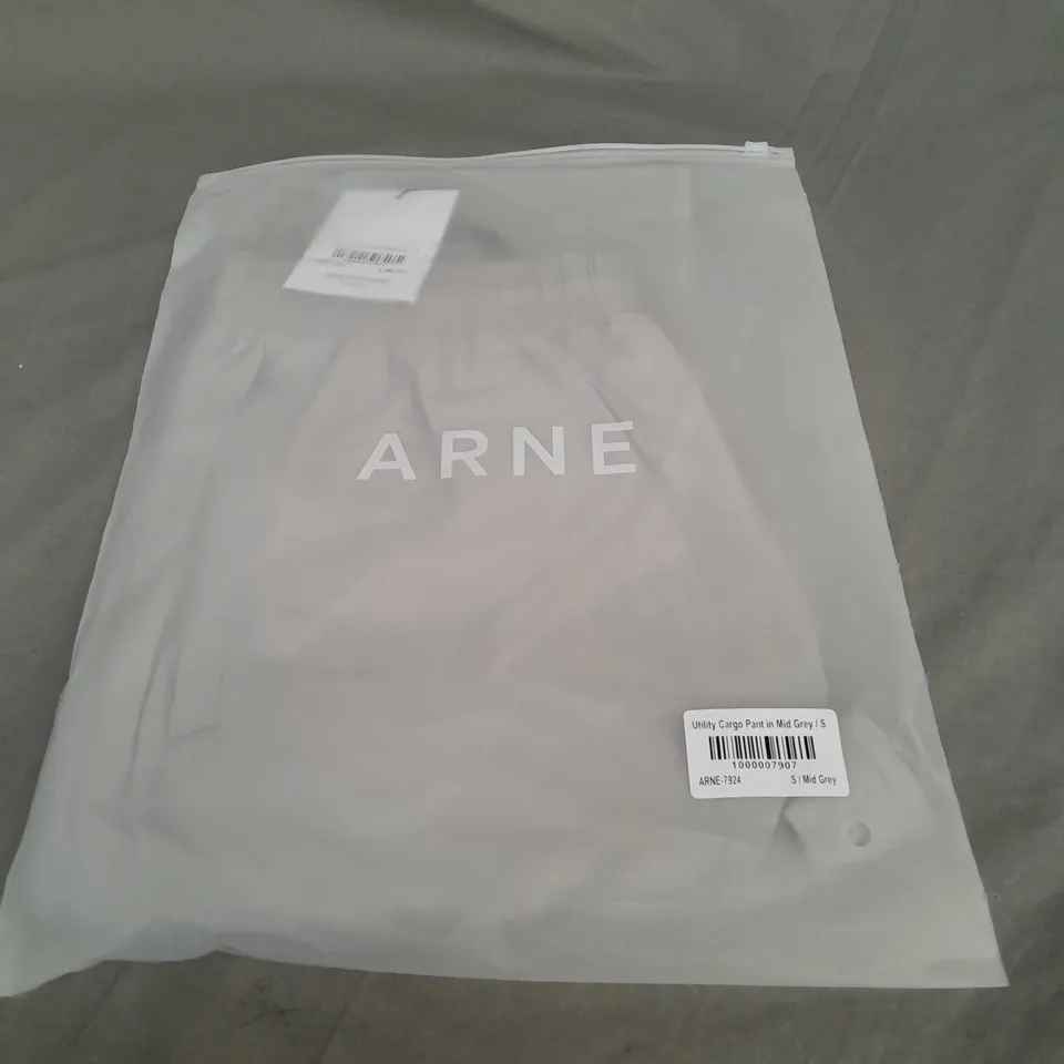 BAGGED ARNE UTILITY CARGO PANT IN MID GREY SIZE S