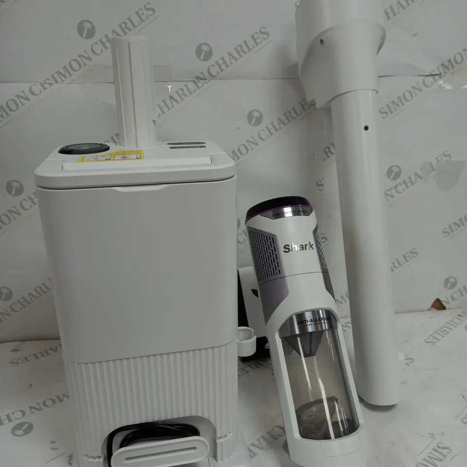 BOXED SHARK DETECT PRO 1.3L AUTO EMPTY VACUUM CLEANER IW3510UK - COLLECTION ONLY