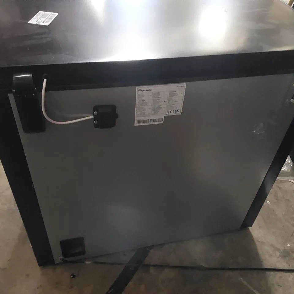  FRIDGEMASTER MCF198EB 191L CHESTER FREEZER 4 STAR FREEZER RATING - 55.7D X 89.1W X 85.3H CM BLACK WITH RECESSED HANDLE - E RATED