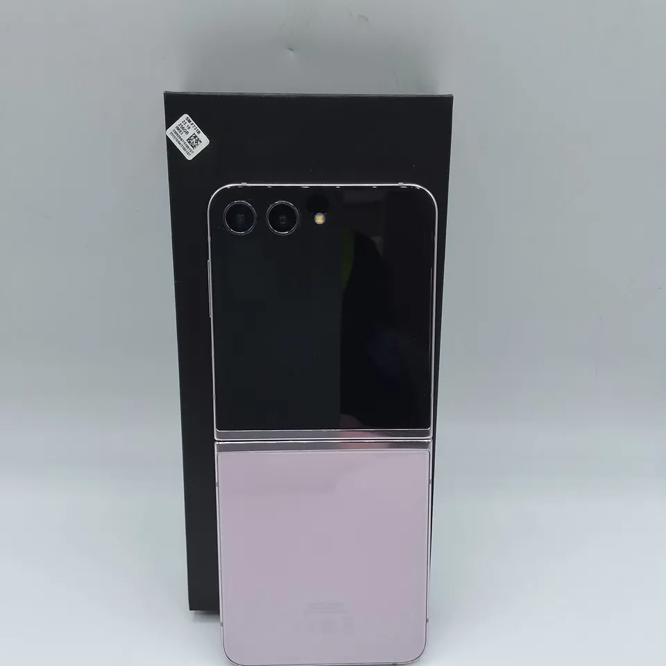 BOXED SAMSUNG GALAXY  Z FLIP5 8/256GB IN LAVENDER - SM-F31B