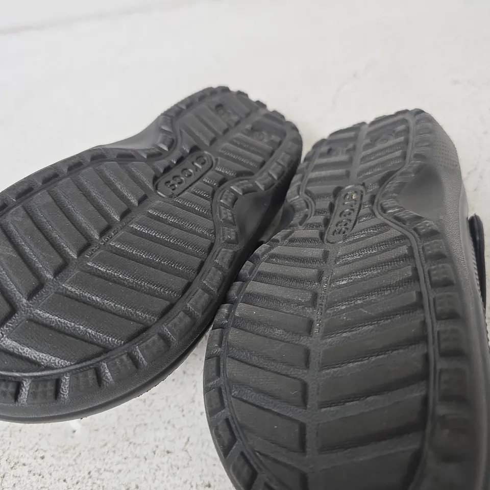 CROCS DUAL COMFORT, BLACK - SIZE C 11