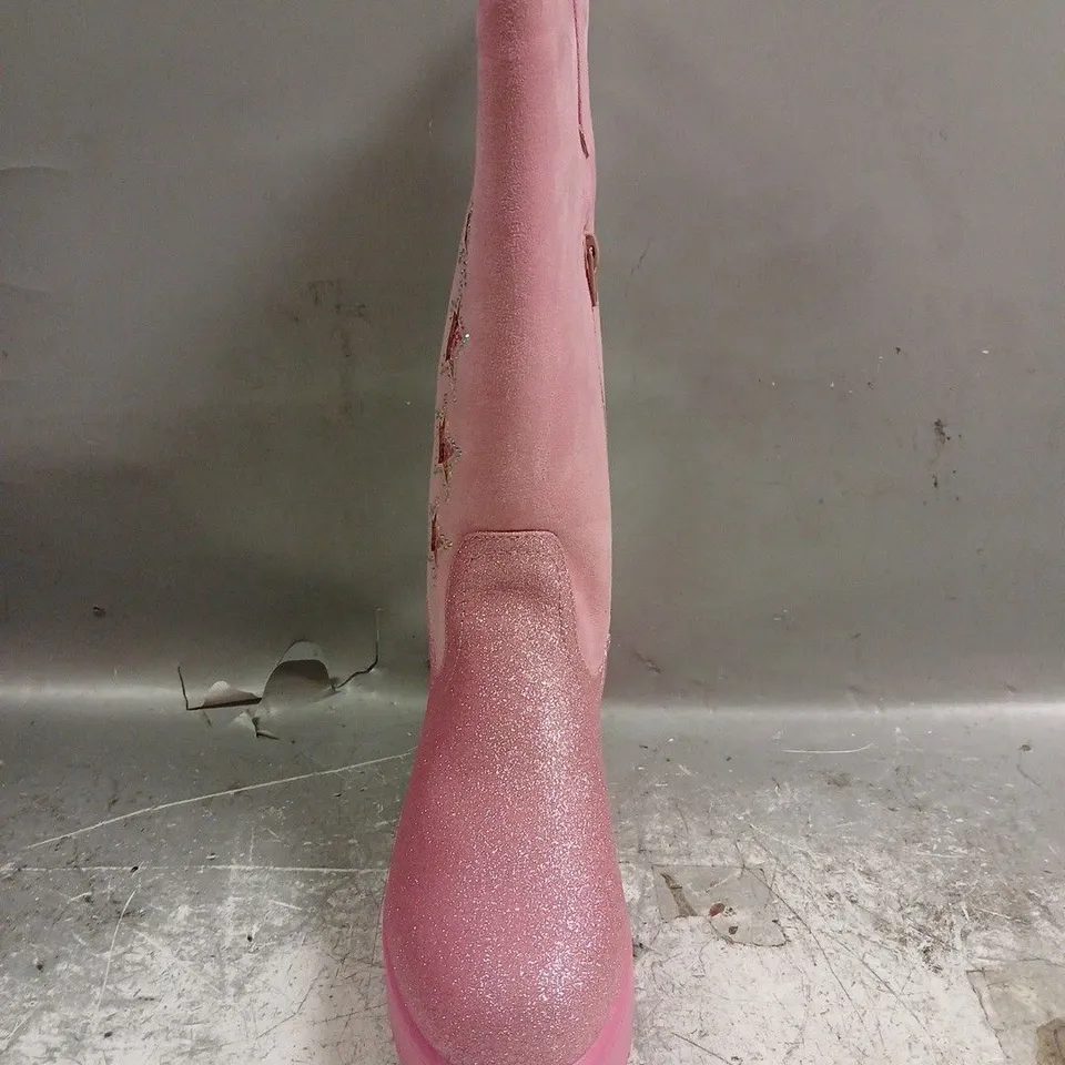 BOXED PAIR OF KOI PASTEL SUPERNOVA CHUNKY WESTERN BOOTS IN PINK SIZE UK 7