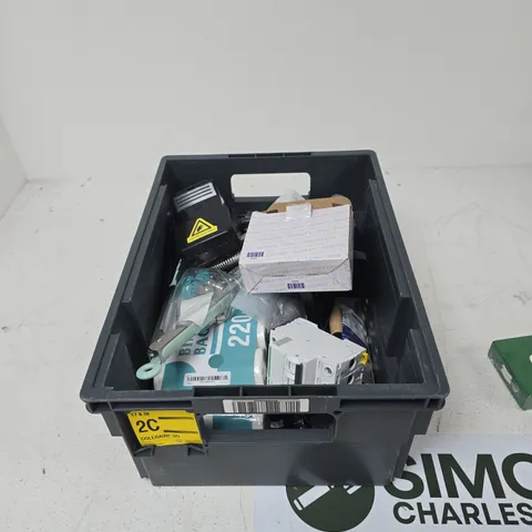 TOTE OF APPROXIMATELY 12 ASSORTED ITEMS TO INCLUDE: FILTERED SHOWERHEAD REPLACEMENT CAPSULE 