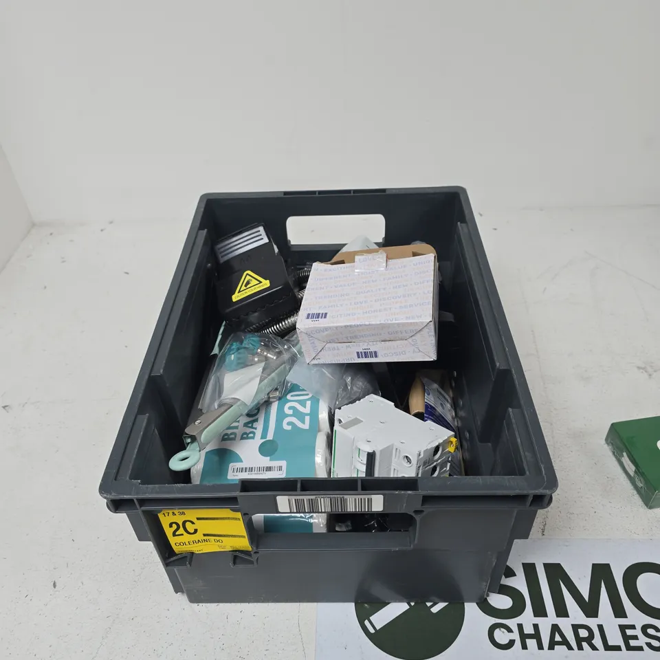 TOTE OF APPROXIMATELY 12 ASSORTED ITEMS TO INCLUDE: FILTERED SHOWERHEAD REPLACEMENT CAPSULE