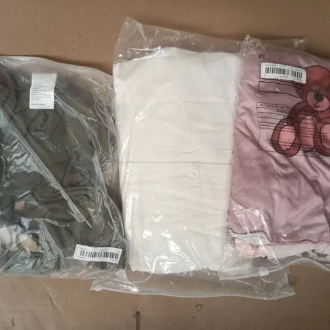 APPROXIMATELY 20 ASSORTED CLOTHING AND FASHION PRODUCTS IN VARIOUS STYLES AND SIZES - COLLECTION ONLY