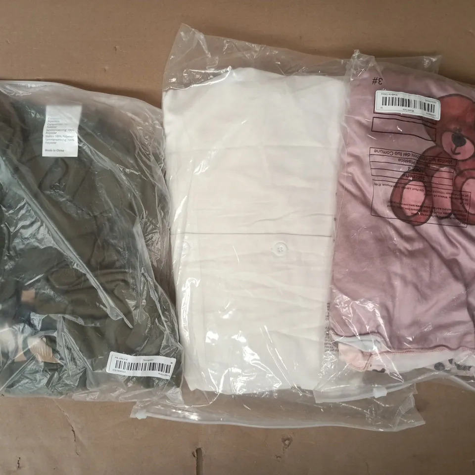 APPROXIMATELY 20 ASSORTED CLOTHING AND FASHION PRODUCTS IN VARIOUS STYLES AND SIZES - COLLECTION ONLY