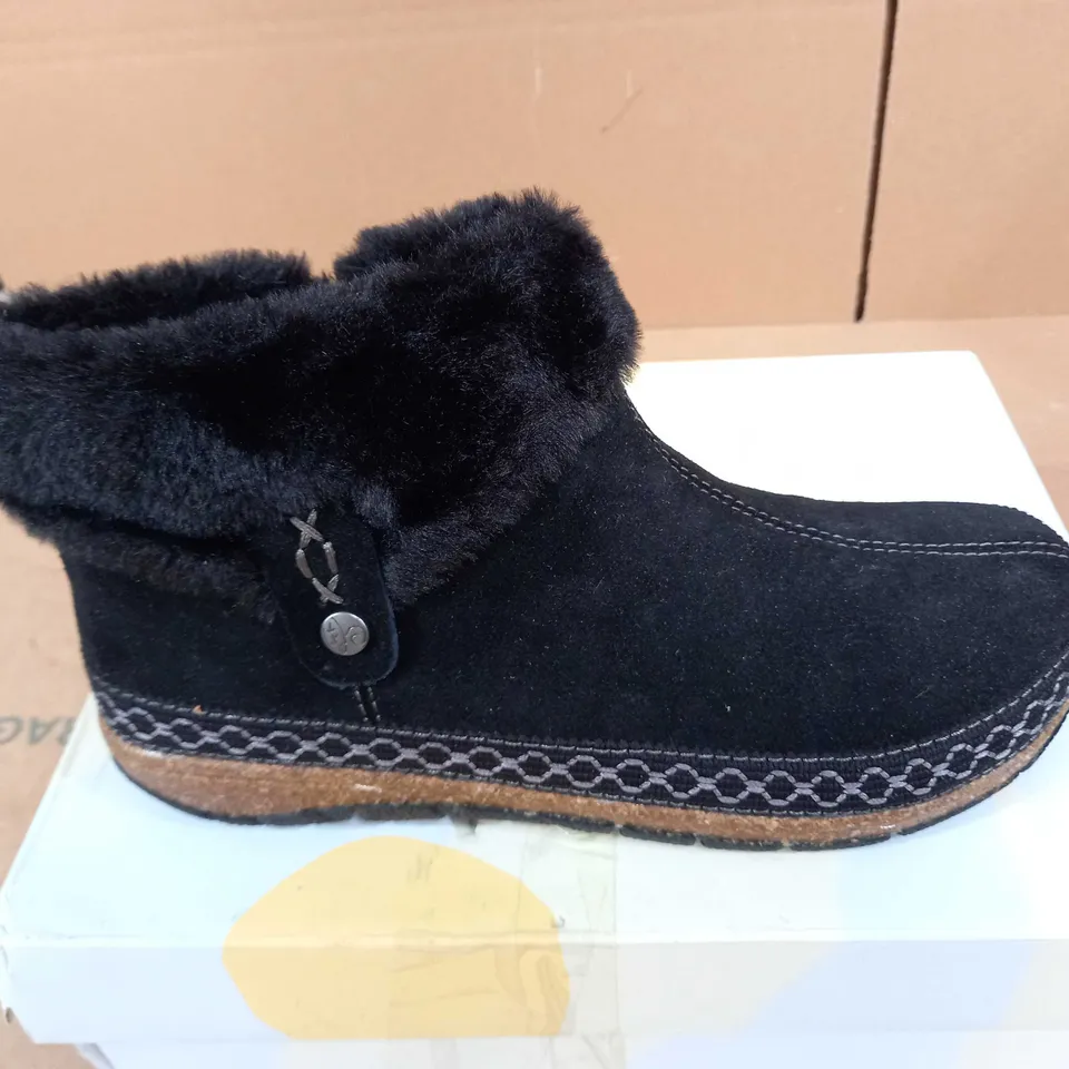EARTH ORIGINS EMMALYN BLACK BOOTIES - SIZE 7