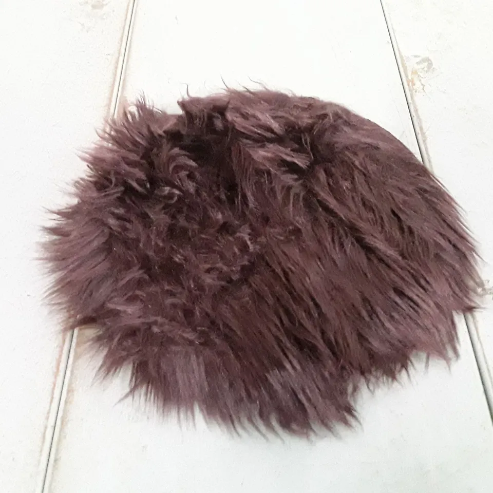 BRAND NEW BRUNS HEART HAND TUFFED PURPLE RUG ROUND