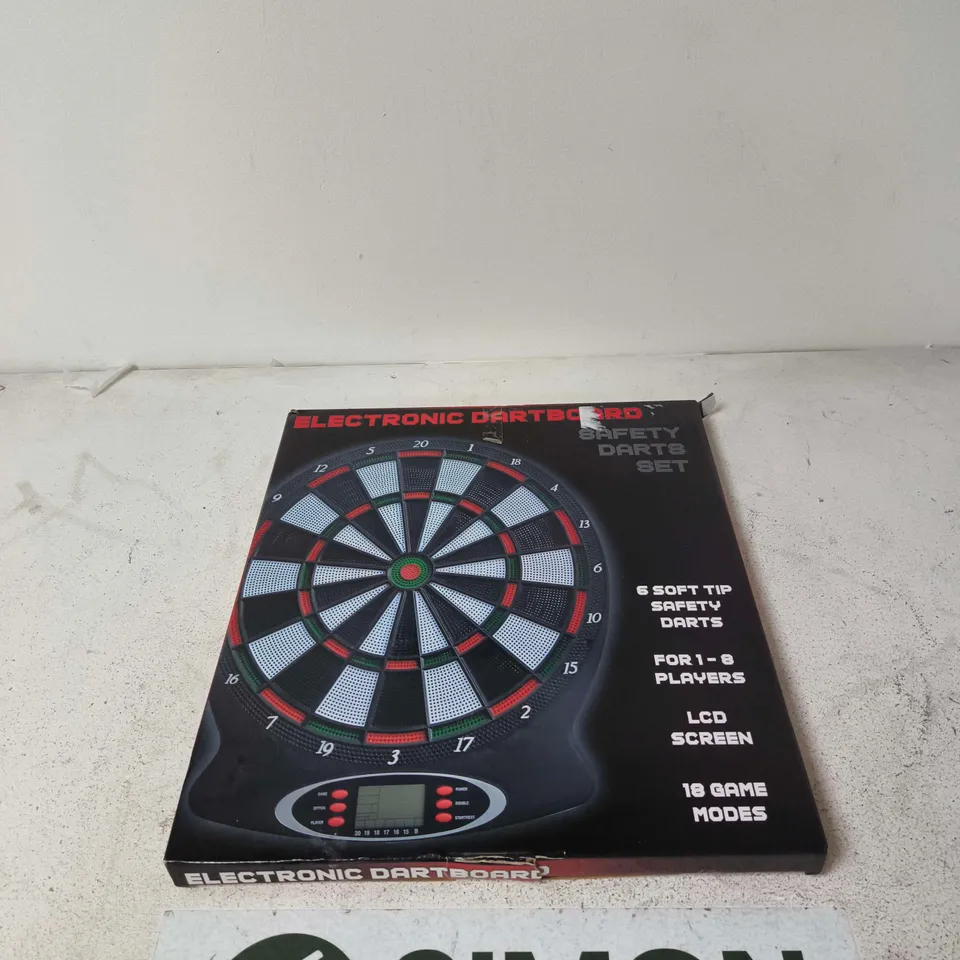 ELECTRONIC DARTBOARD – 18 GAME MODES, LCD SCREEN – BOXED
