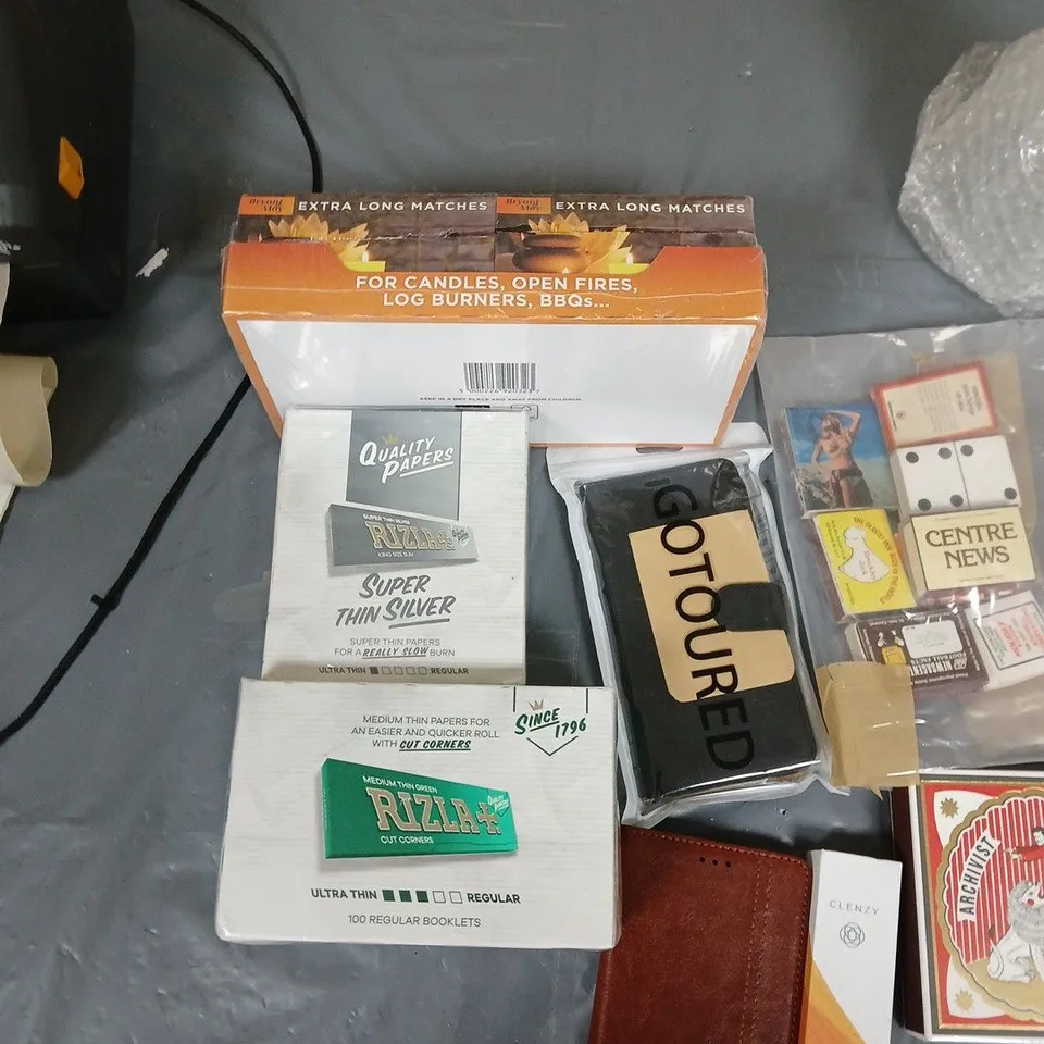 VINTAGE SMOKING PARAPHERNALIA SET: WOODEN TOBACCO PIPE WITH CASE, STORZ & BICKEL KIT, ROLLING PAPERS (RIZLA & QUALITY PAPERS) AND ACCESSORIES