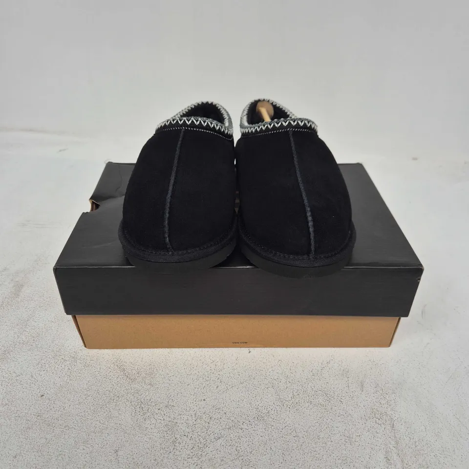 BOXED PAIR OF UGG M TASMAN II IN BLACK - UK 7