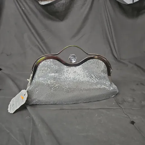MODA HANDBAG – SILVER SEQUIN CLUTCH WITH CRYSTAL CLASP (EST 1989)