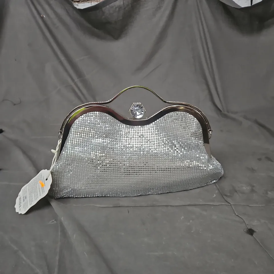 MODA HANDBAG – SILVER SEQUIN CLUTCH WITH CRYSTAL CLASP (EST 1989)