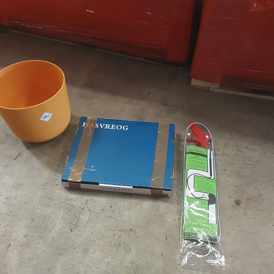 PALLET CONTAINING A LARGE QUANTITY OF ASSORTED ITEMS INCLUDING: HASVREOG KITCHEN FAUCET, TELESCOPING, TOILET AUGER, ELHO PLANTER ECT