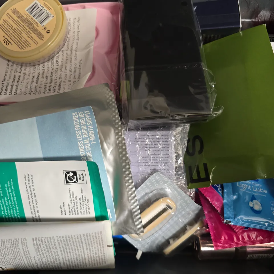 APPROXIMATELY 20 ASSORTED COSMETIC PRODUCTS TO INCLUDE RIMMEL, WELLA, ETC