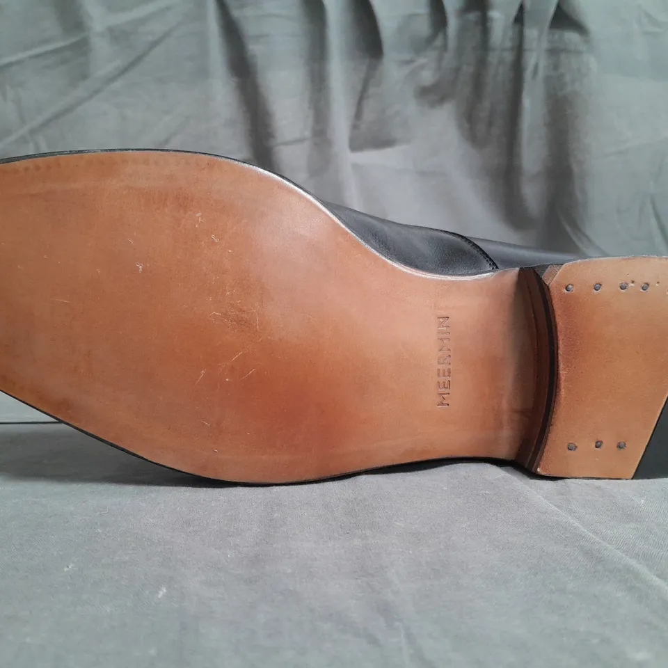 BOXED PAIR OF MEERMIN BLACK SHOES SIZE 8E