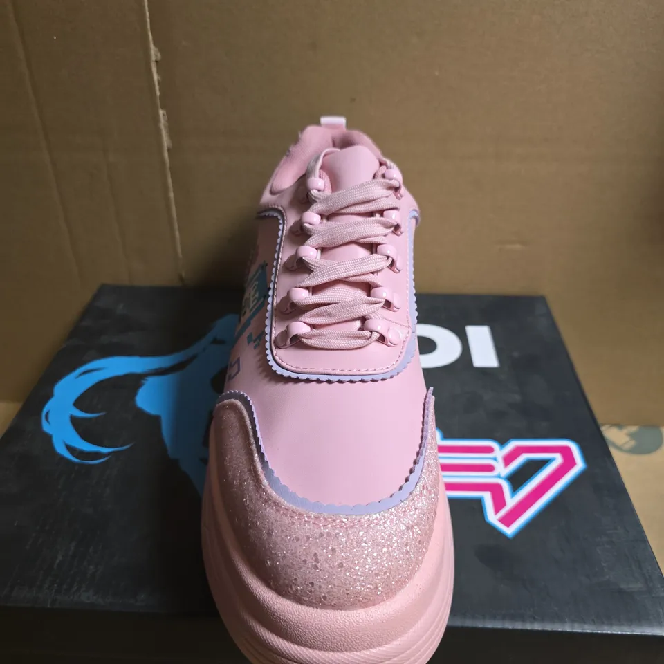 BOXED PAIR OF KOI VIRTUAL DIVA MIKU CHUNKY TRAINERS - PINK UK 9
