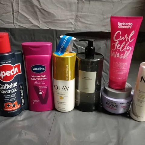 APPROXIMATELY 15 ASSORTED HEALTH & BEAUTY PRODUCTS TO INCLUDE NO7, VASELINE AND OLAY