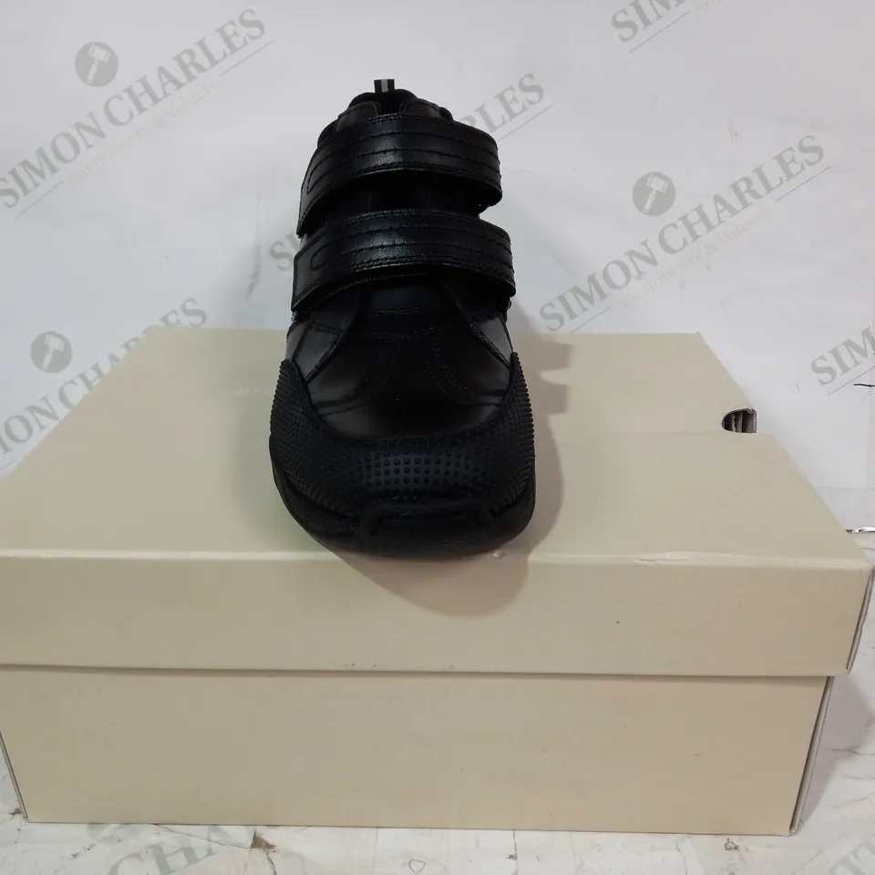 BOXED PAIR OF HUSH PUPPIES JEZA SENIOR SHOES IN BLACK UK SIZE 5.5
