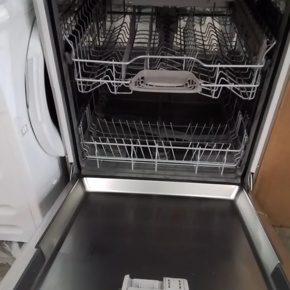 BOSH SERIES 2 DISHWASHER IN SILVER 