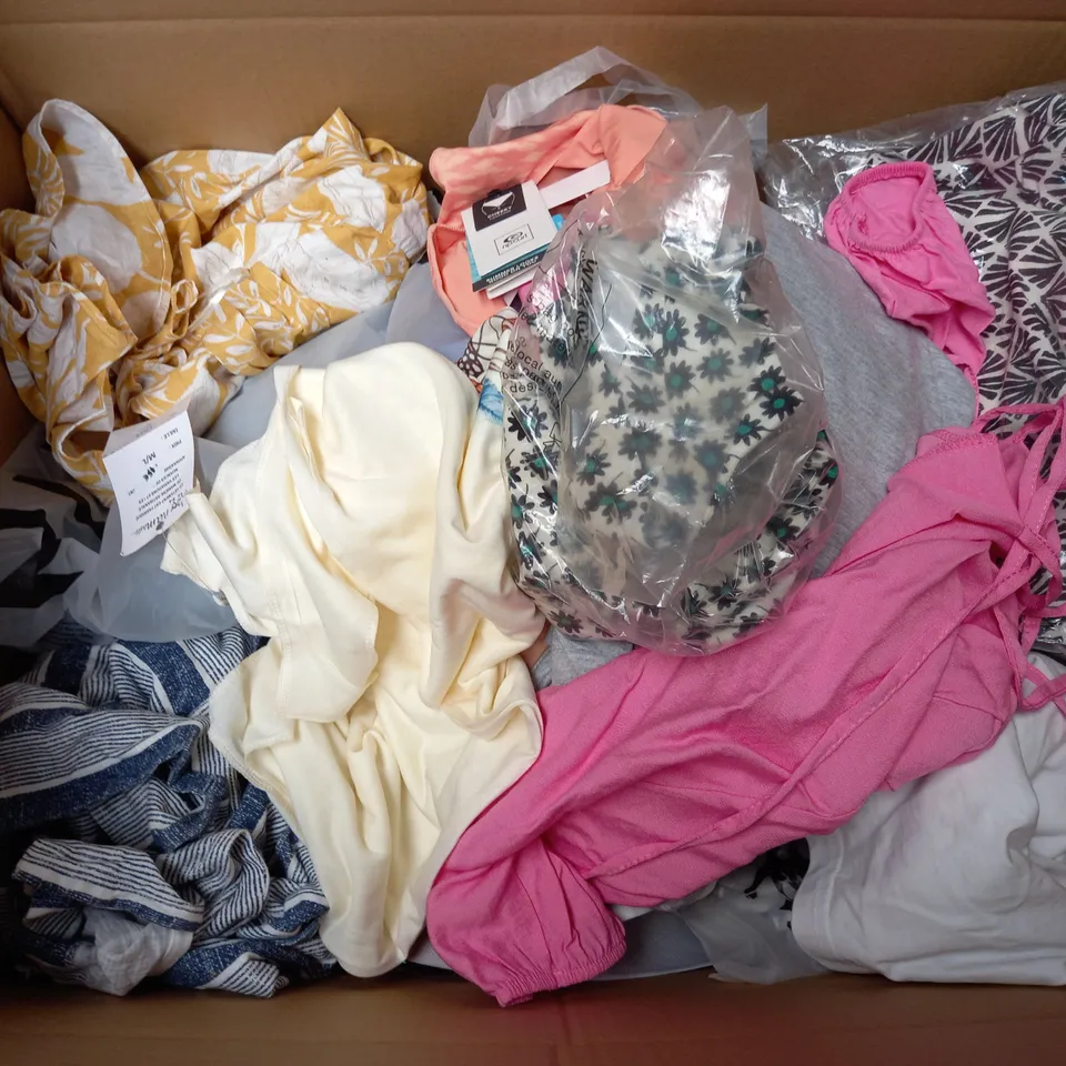 BOX OF APPROXIMATELY 25 ASSORTED CLOTHING ITEMS TO INCLUDE - BAG , BOXERS , T-SHIRT ETC