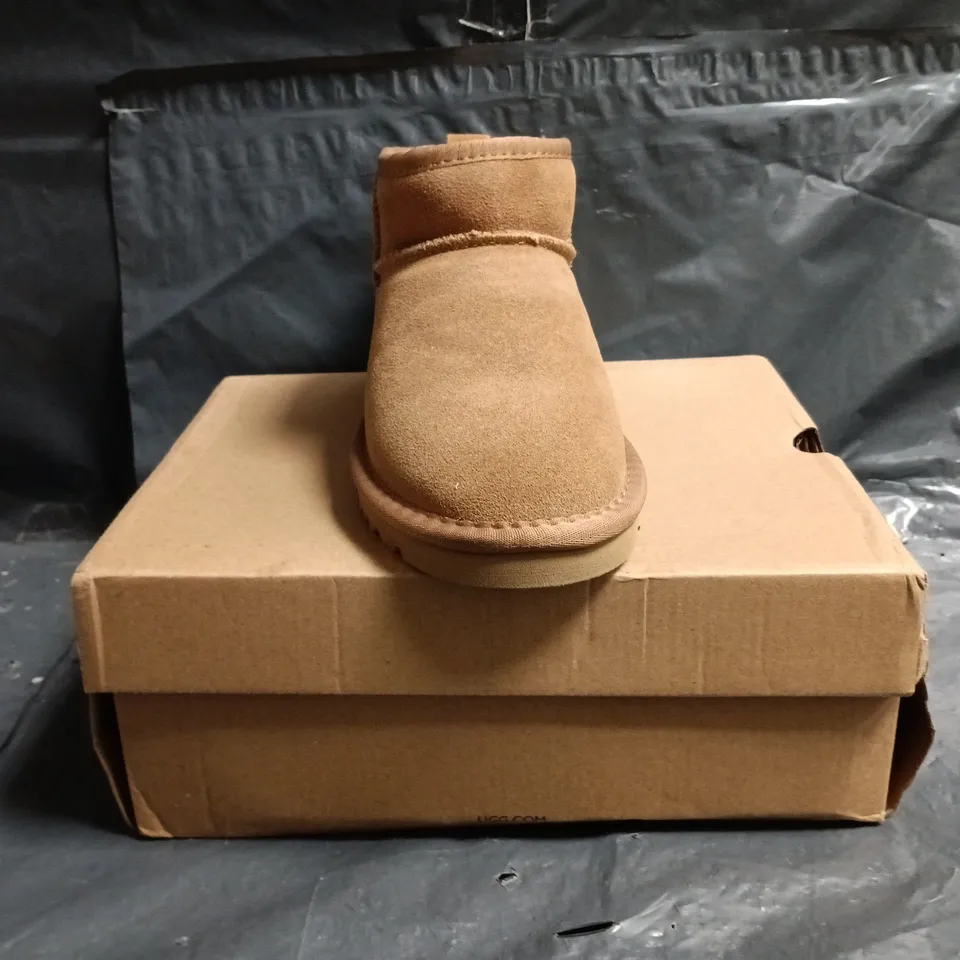 BOXED PAIR OF UGG CLASSIC MINI II SHOES IN CHESTNUT SIZE UK 5