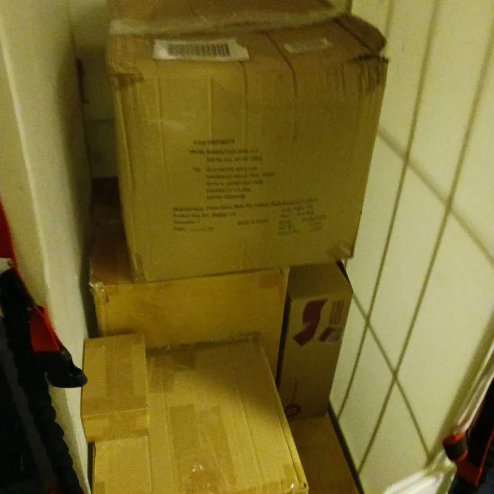 CAGE OF APPROX 10 ASSORTED ITEMS TO INCLUDE - ALISON AT HOME FRAMES - SWEATER WEATHER CANDLES  - COLLECTION ONLY