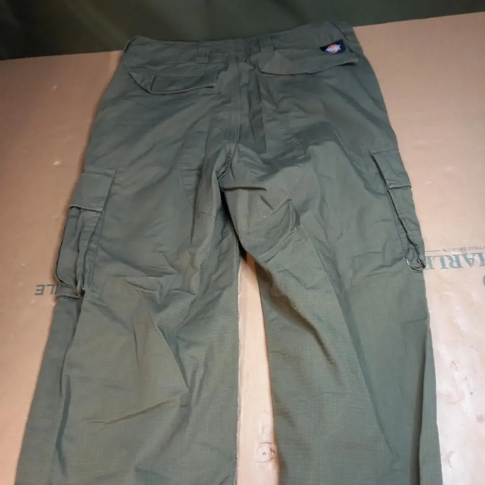 DICKIES GREEN CARGO TROUSERS SIZE W29