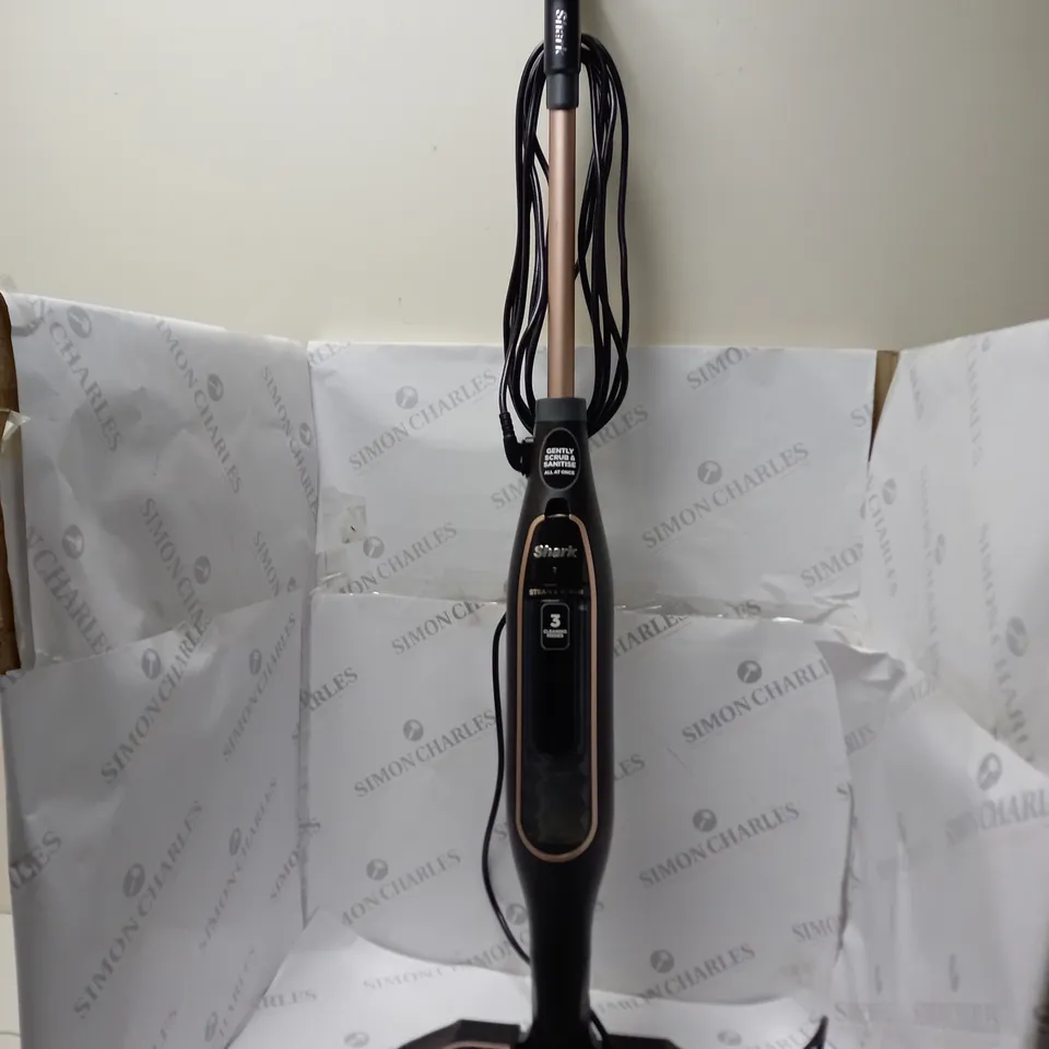 SHARK STEAM SCRUBBER WITH STEAM BLAST S7201