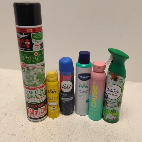 APPROXIMATELY 15 ASSORTED AEROSOLS TO INCLUDE DAISE BLOOM, FEBREEZE AIR MIST, SOLTAN SUN MIST, ETC - COLLECTION ONLY