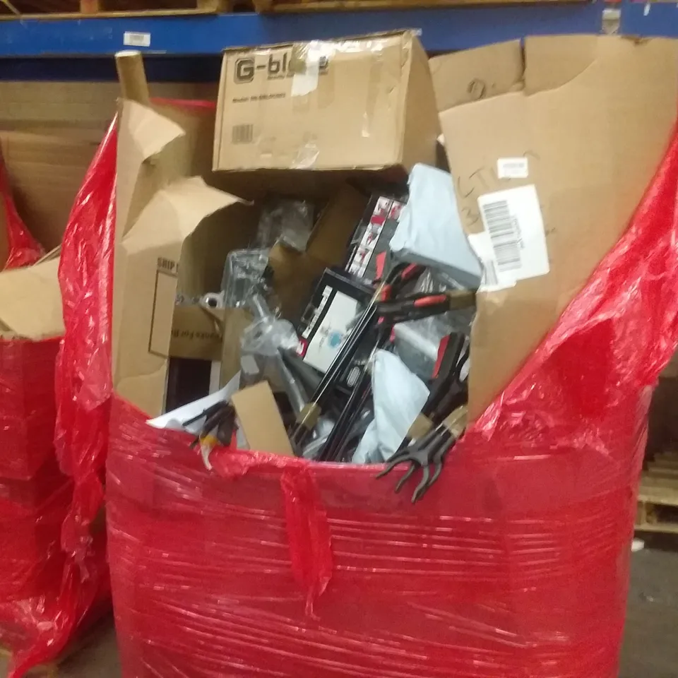 PALLET OF ASSORTED ITEMS TO INCLUDE: KITCHEN MIXER TAP, LITTER PICKERS, BAG, PLASTIC TRAYS ET 