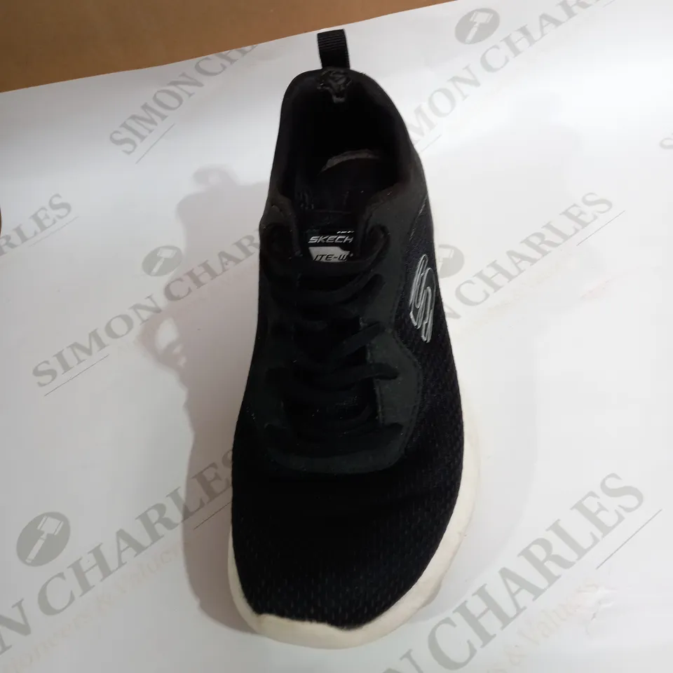 SIZE 4 SKECHERS AIR DYNAMITE TRAINERS BLACK