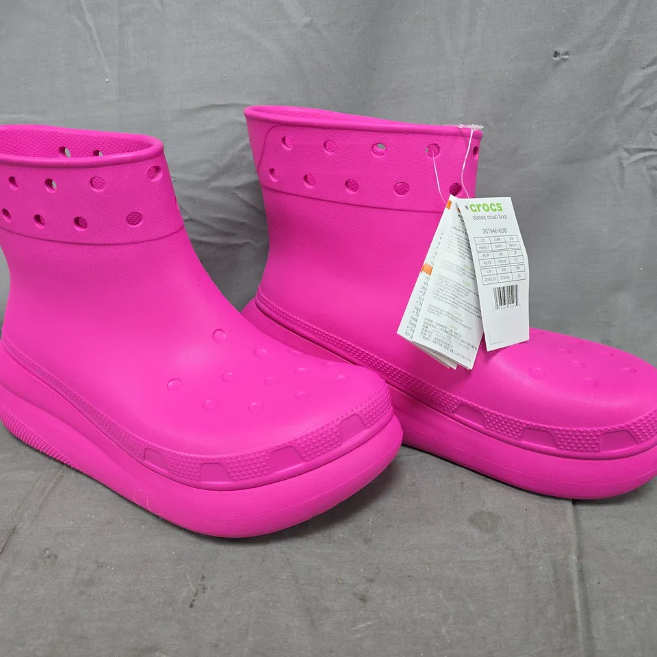 UNBOXED PAIR OF CROCS CLASSIC CRUSH BOOTS IN PINK SIZE UK M8/W9