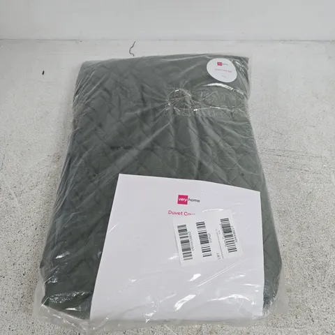 EMBROIDED ESME DUVET SET IN GREEN - KING