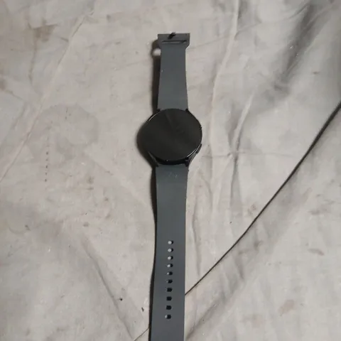 SMARTWATCH WITH GREY SILICONE STRAP – ROUND FACE